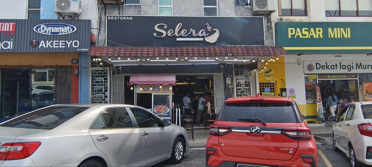 Hadapan Restoran Selera Kampung Tunku, Kampung Tunku